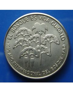 Carib.C.	 Peso	1985	 - F.A.O.  Two people amid forest