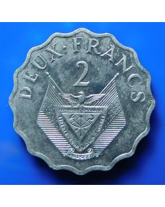 Rwanda 2 Francs  1970  Farmer filling up a granary. – F.A.O. / unc